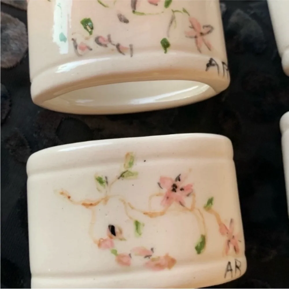 AR Floral porcelain Napkin Rings Set